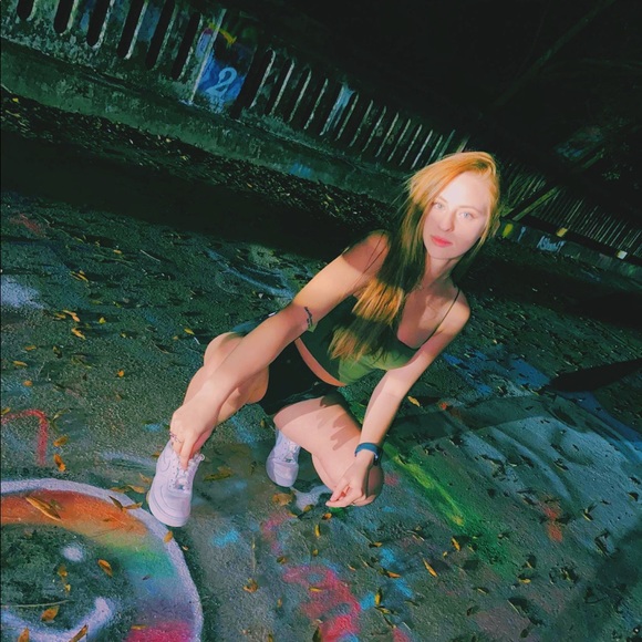 Meet your Posher, Hannah - Picture 1 of 1